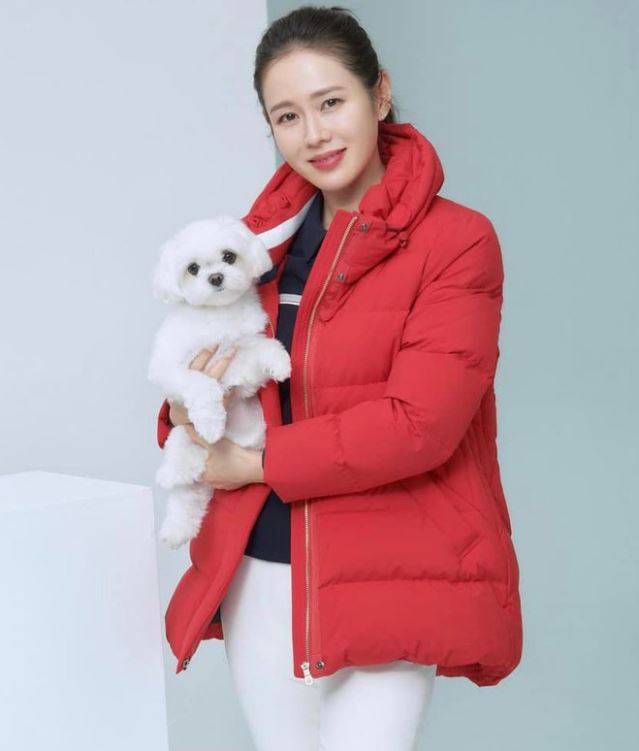Son Ye Jin lần đầu lộ diện khi mang thai đầu lòng, nhan sắc gây chú ý - Ảnh 1 Son Ye Jin lần đầu lộ diện khi mang thai đầu lòng, nhan sắc gây chú ý - Ảnh 1