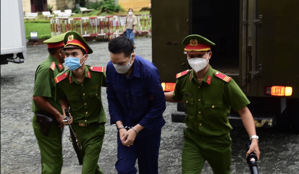 Bị cáo Thái được dẫn giải đến phiên tòa. Ảnh: Internet