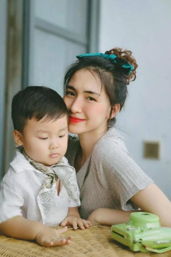 Hòa Minzy khiến dân tình 'gục ngã' trước biểu cảm cực đáng yêu của quý tử  - Ảnh 3
