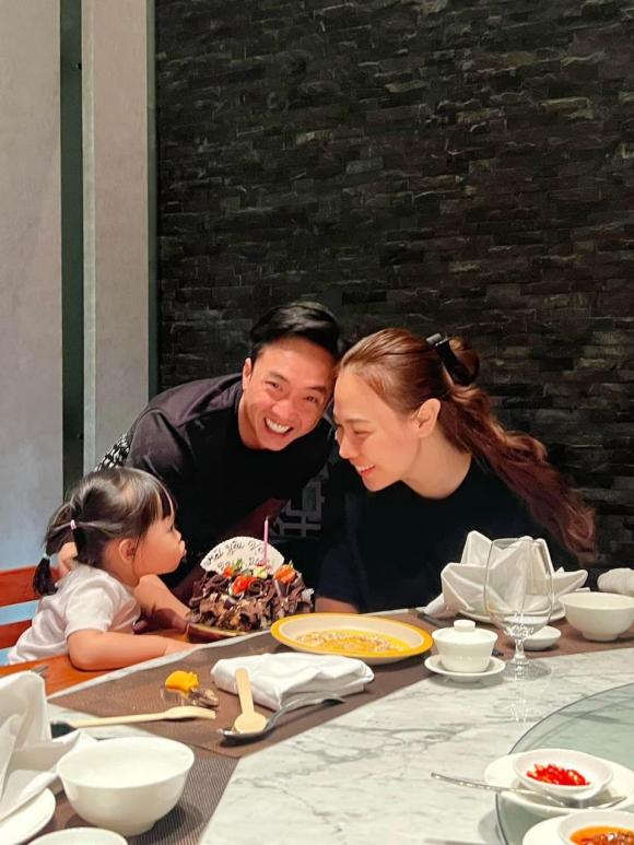 Khoe loạt ảnh gia đình hạnh phúc, Cường Đôla thẳng tay 'bóc mẽ' ái nữ đầu lòng - Ảnh 1 Khoe loạt ảnh gia đình hạnh phúc, Cường Đôla thẳng tay 'bóc mẽ' ái nữ đầu lòng - Ảnh 1