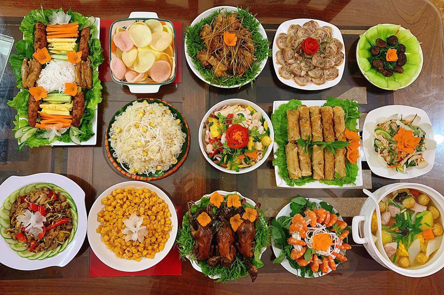 Mâm cỗ mặn cúng gia tiên. Ảnh: Internet
