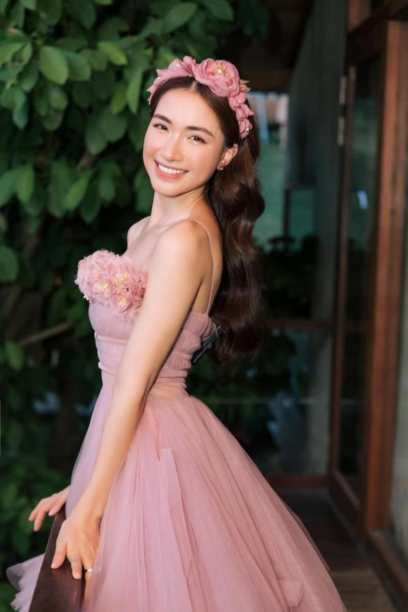 Hòa Minzy khoe nhan sắc xinh đẹp và ấn tượng trong loạt ảnh mới. Ảnh: Facebook Hòa Minzy khoe nhan sắc xinh đẹp và ấn tượng trong loạt ảnh mới. Ảnh: Facebook