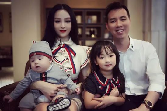 Nhan sắc khác lạ đến ngỡ ngàng của Huyền Baby ở tuổi 33 - Ảnh 6 Nhan sắc khác lạ đến ngỡ ngàng của Huyền Baby ở tuổi 33 - Ảnh 6