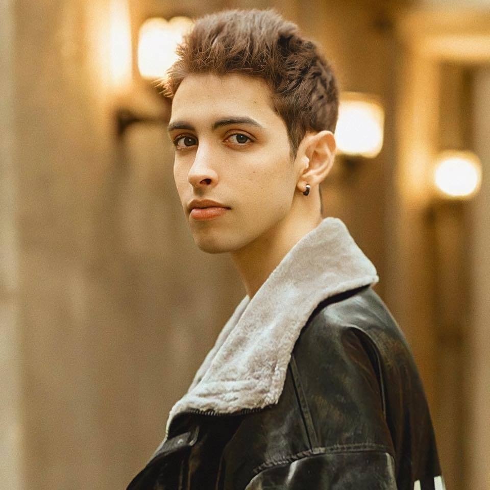 Anh chàng 'Tây cột điện' từng làm clip tỏ tình với Thủy Tiên. Ảnh: Internet