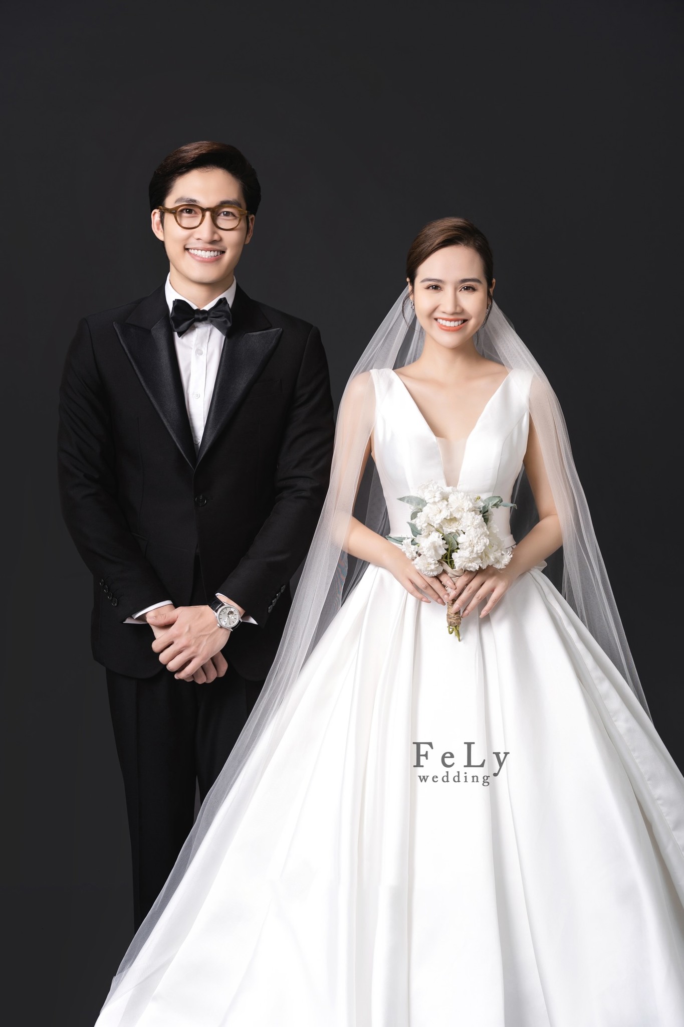 Dù khẳng định chia tay nhưng Đình Tú vẫn đăng ảnh cưới vô cùng tình tứ bên Hương Giang  - Ảnh 1