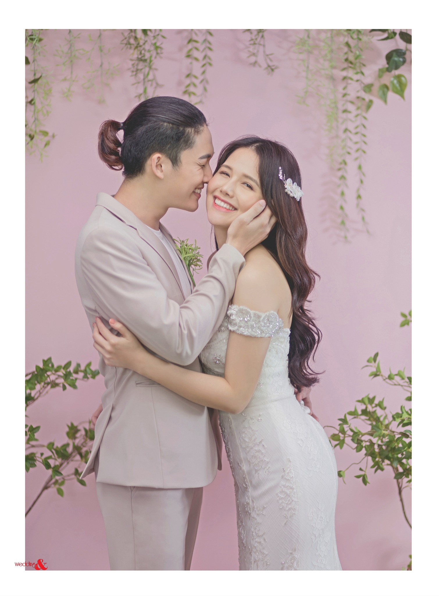 Dù khẳng định chia tay nhưng Đình Tú vẫn đăng ảnh cưới vô cùng tình tứ bên Hương Giang  - Ảnh 2