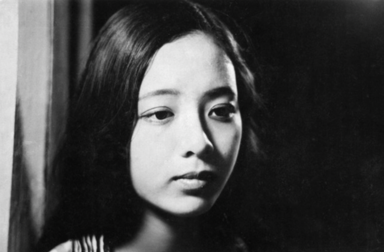 Những hình ảnh cho thấy nhan sắc thanh thuần của NSƯT Chiều Xuân khi còn trẻ. Ảnh: Facebook