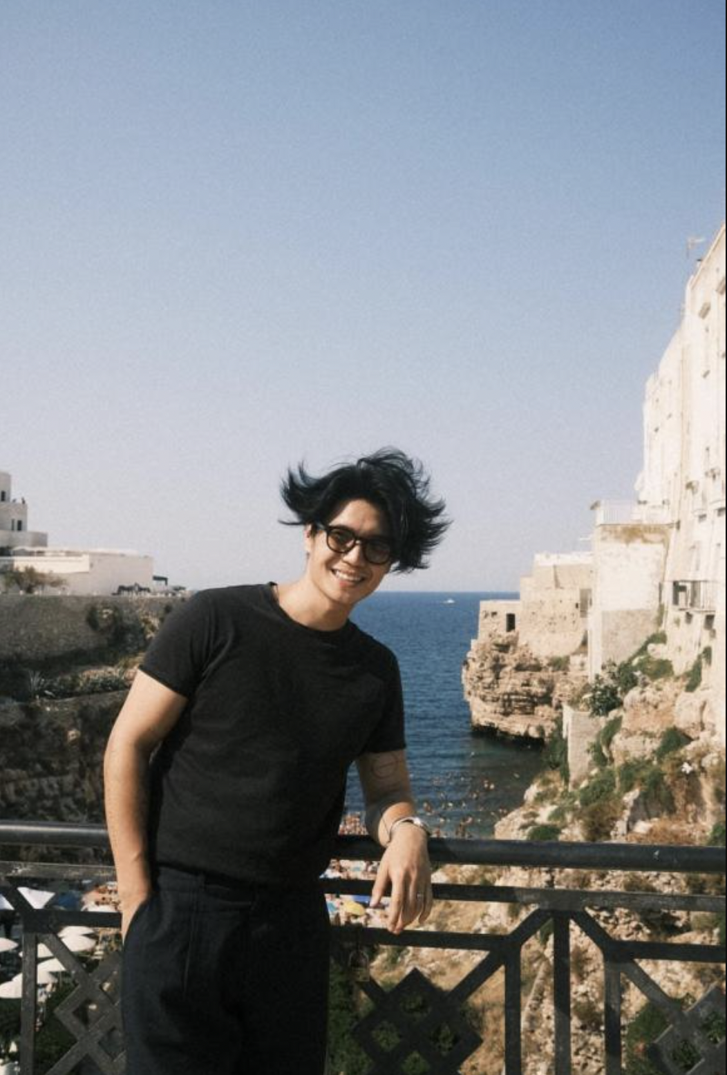 Trước đó Huy Trần hào hứng khoe loạt ảnh trong chuyến du lịch trời Tây của mình. Ảnh chụp màn hình