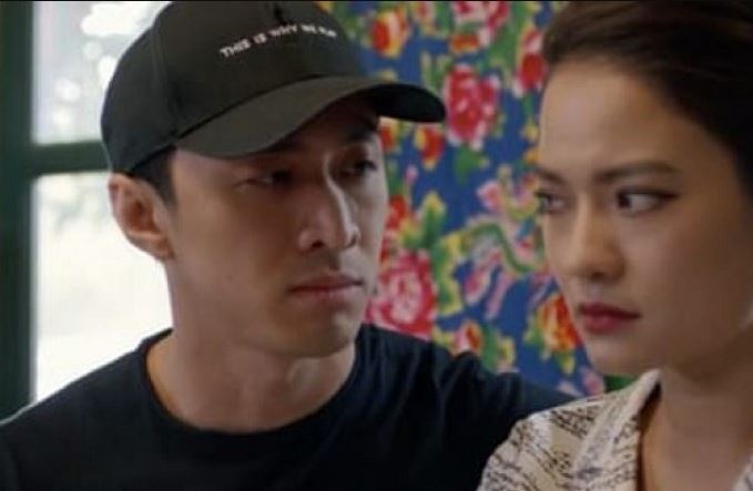 Dù mỗi vai phản diện mang một màu sắc khác nhau nhưng gương mặt vẫn toát ra mùi 'tra nam' khó thay đổi của Trương Hoàng. Ảnh chụp màn hình Dù mỗi vai phản diện mang một màu sắc khác nhau nhưng gương mặt vẫn toát ra mùi 'tra nam' khó thay đổi của Trương Hoàng. Ảnh chụp màn hình