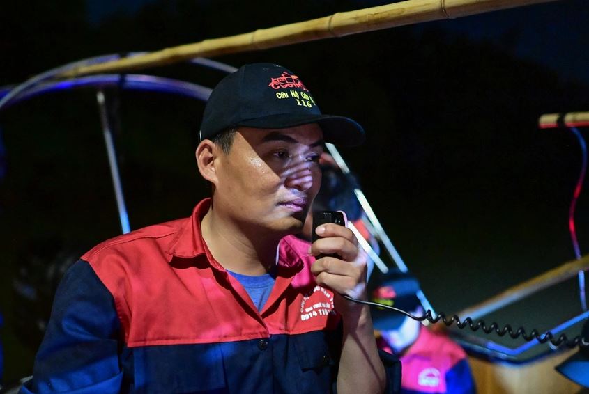 Lực lượng chức năng tiến hành tìm kiếm xuyên đêm với hy vọng tìm được tung tích của cô gái 23 tuổi mất tích. Ảnh: Internet