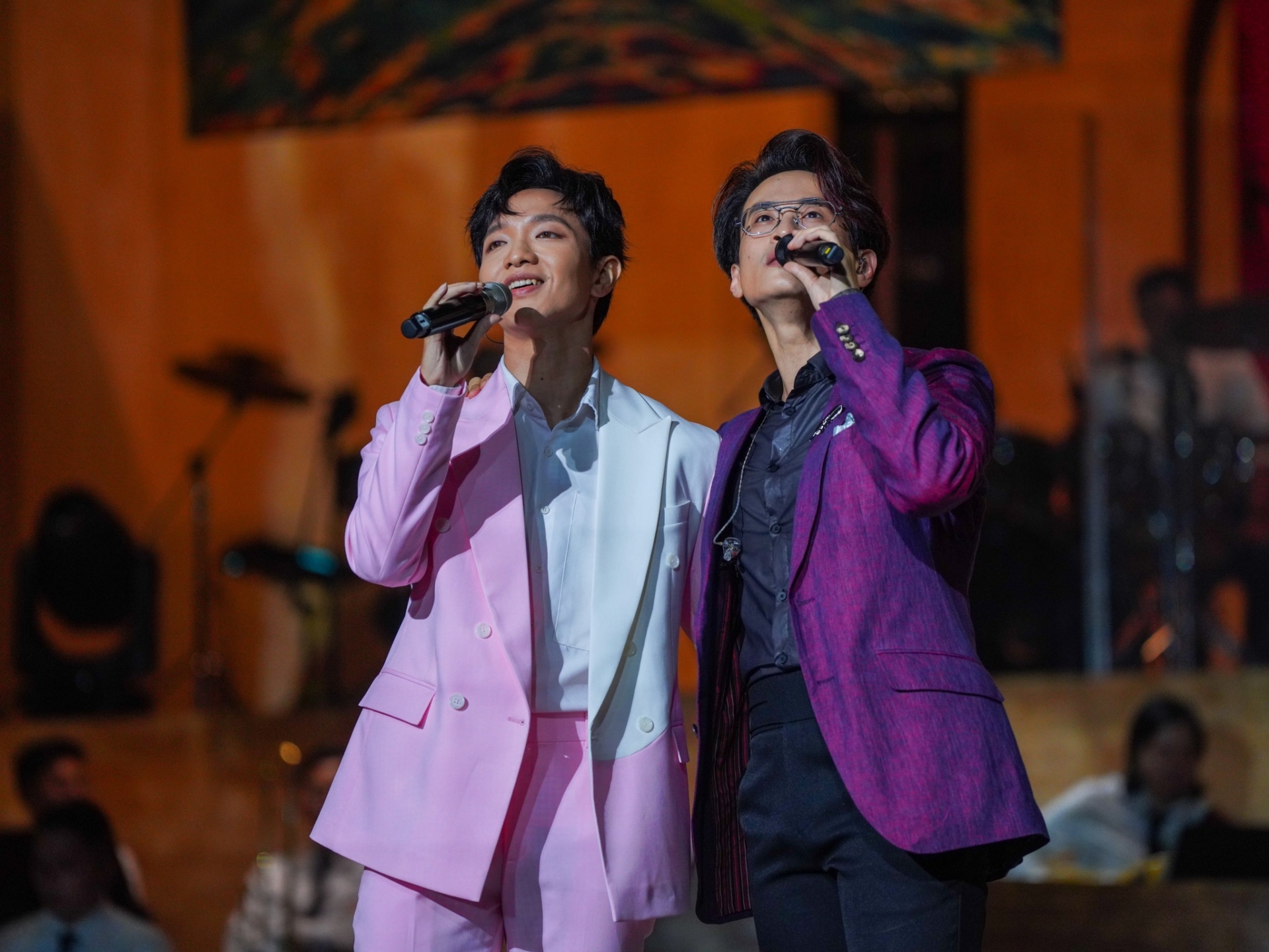 Màn song ca của Hà Anh Tuấn và Hoàng Dũng. Ảnh: Internet