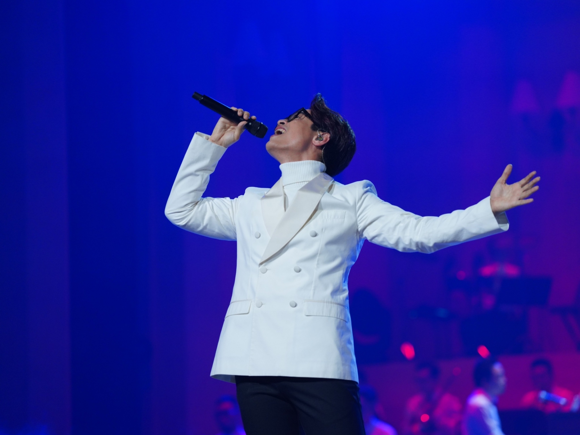 Năng lượng chữa lành của Hà Anh Tuấn tụt giảm: Có ích kỷ khi mong vết thương mãi không lành? - Ảnh 1