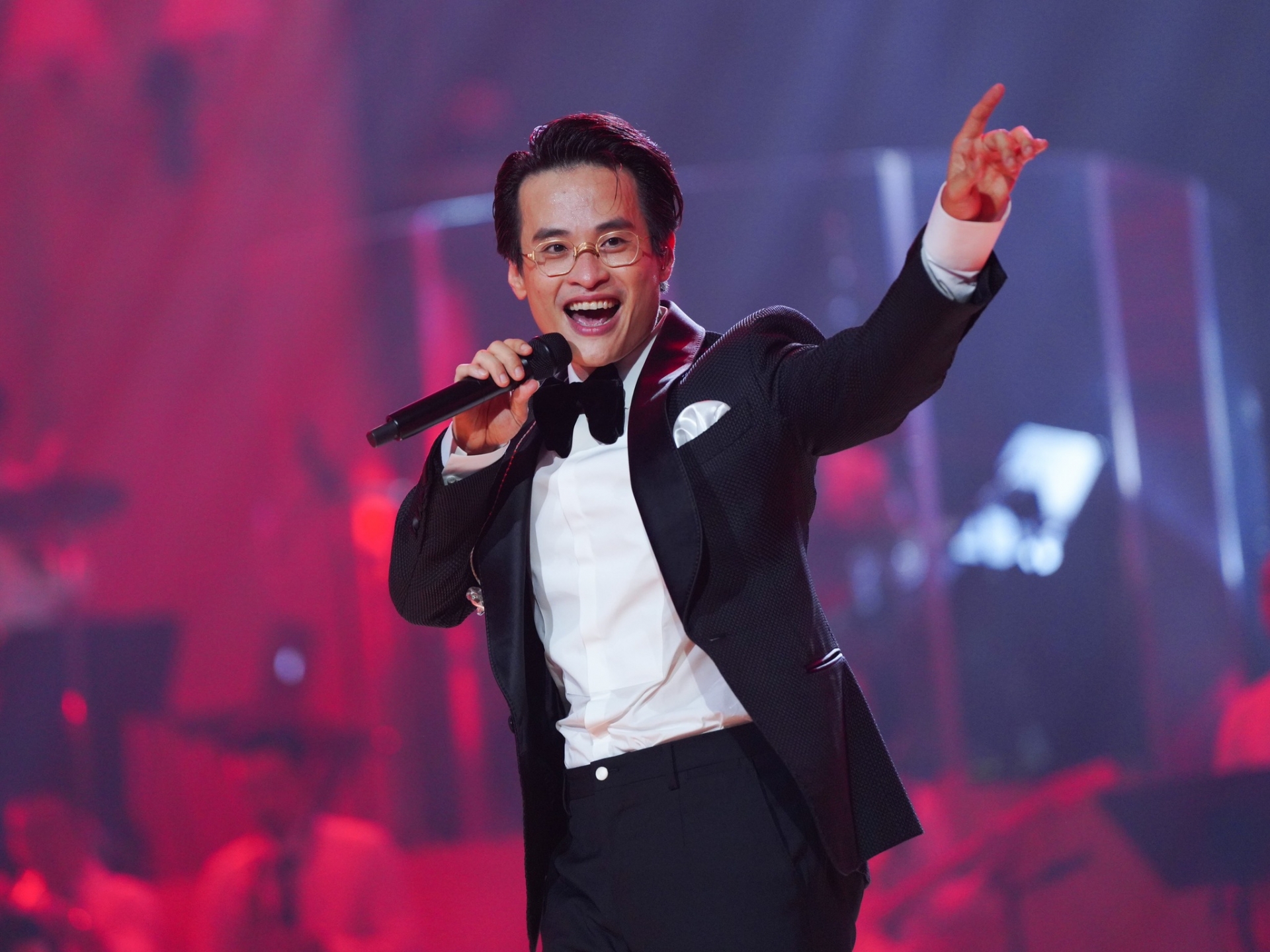 Năng lượng chữa lành của Hà Anh Tuấn tụt giảm: Có ích kỷ khi mong vết thương mãi không lành? - Ảnh 2