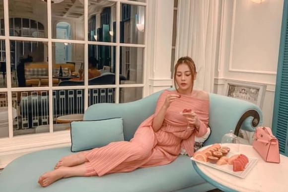 Sửng sốt với độ giàu có của 'Quỳnh búp bê' Phương Oanh sau 10 năm dấn thân vào phim ảnh - Ảnh 7 Sửng sốt với độ giàu có của 'Quỳnh búp bê' Phương Oanh sau 10 năm dấn thân vào phim ảnh - Ảnh 7