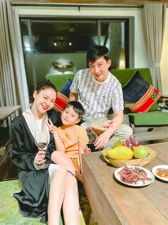 Gia đình nhỏ hạnh phúc của Diễm Hương và Hồng Quang. Ảnh: Internet Gia đình nhỏ hạnh phúc của Diễm Hương và Hồng Quang. Ảnh: Internet