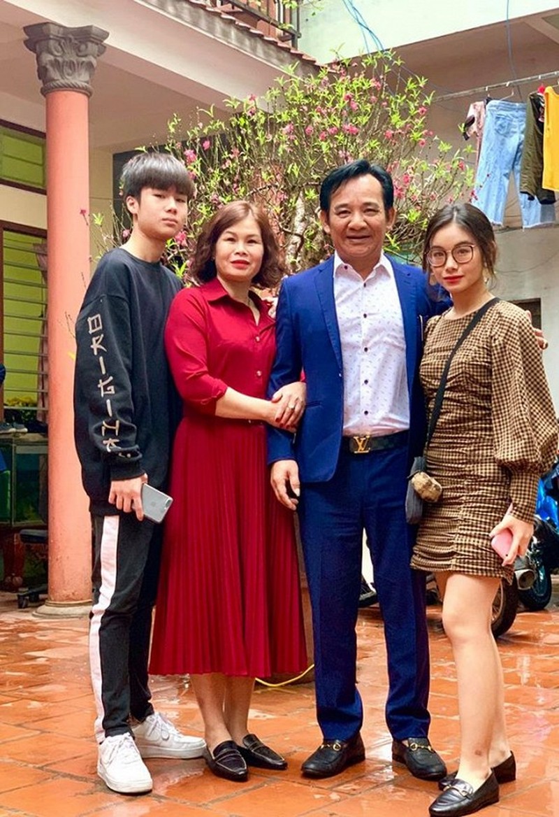 Cuộc sống hôn nhân đáng ngưỡng mộ của NS Quang Tèo bên người vợ tào khang - Ảnh 1 Cuộc sống hôn nhân đáng ngưỡng mộ của NS Quang Tèo bên người vợ tào khang - Ảnh 1