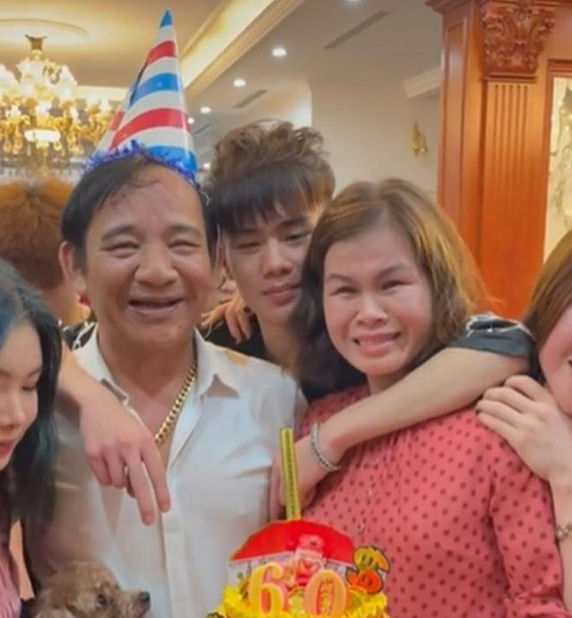 Cuộc sống hôn nhân đáng ngưỡng mộ của NS Quang Tèo bên người vợ tào khang - Ảnh 2 Cuộc sống hôn nhân đáng ngưỡng mộ của NS Quang Tèo bên người vợ tào khang - Ảnh 2