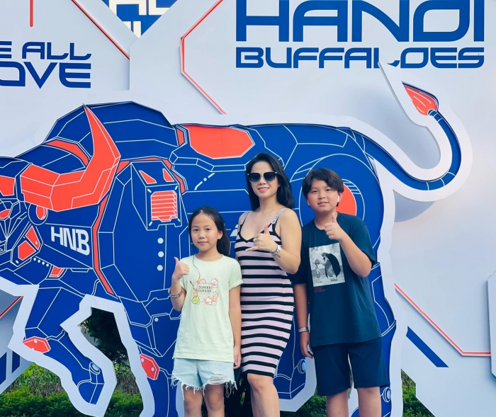 Vợ Shark Bình khiến dân tình xôn xao với nhan sắc mặt mộc của mình. Ảnh: Internet Vợ Shark Bình khiến dân tình xôn xao với nhan sắc mặt mộc của mình. Ảnh: Internet