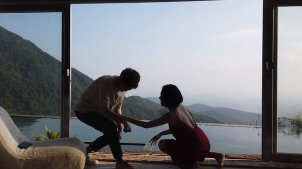 Màn cầu hôn kéo dài 7s của Diệu Nhi và Anh Tú cách đây 3 năm trước bất ngờ được 'đào lại'. Ảnh chụp từ clip Màn cầu hôn kéo dài 7s của Diệu Nhi và Anh Tú cách đây 3 năm trước bất ngờ được 'đào lại'. Ảnh chụp từ clip