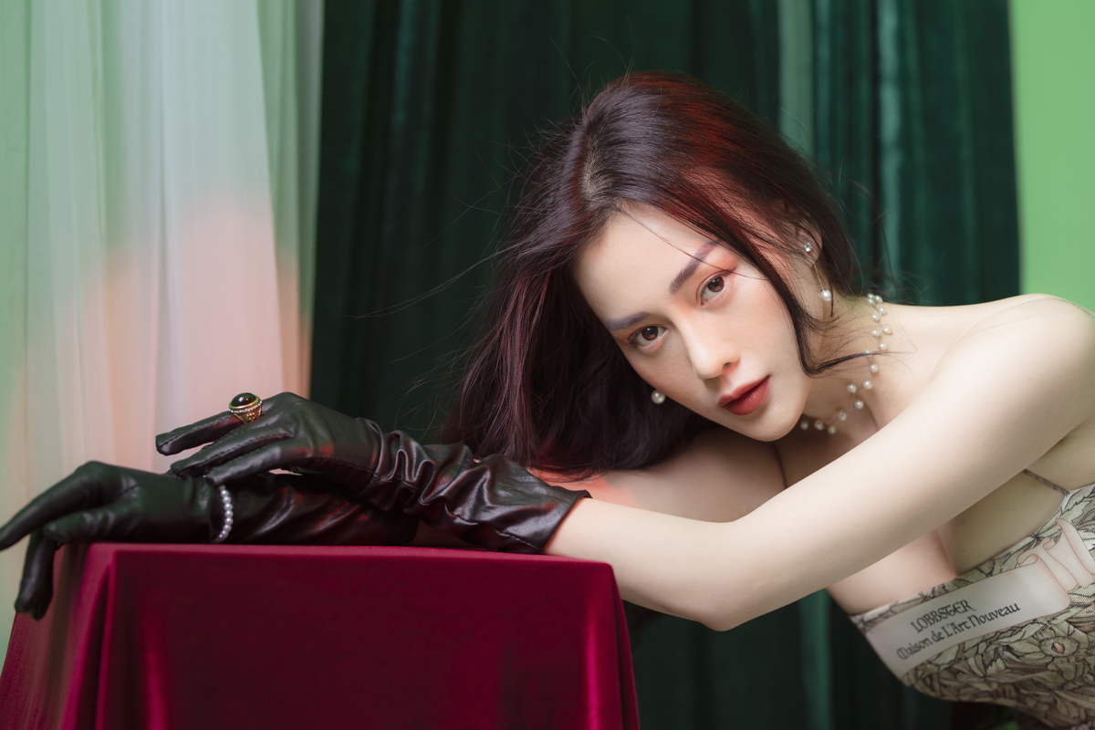 Điểm mặt 2 mỹ nhân Vbiz tên Oanh: 'Hồng nhan' nhưng đường tình 'ba chìm bảy nổi' - Ảnh 2 Điểm mặt 2 mỹ nhân Vbiz tên Oanh: 'Hồng nhan' nhưng đường tình 'ba chìm bảy nổi' - Ảnh 2