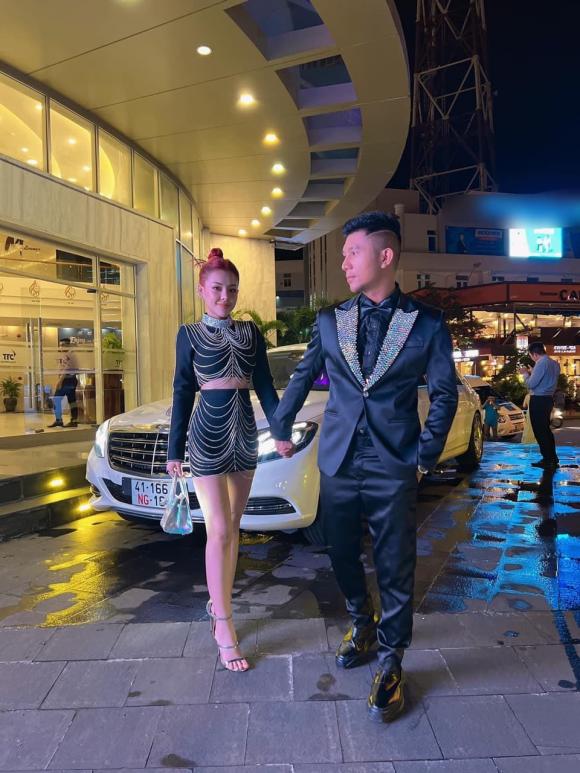 Ngân 98 và Lương Bằng Quang khiến dân tình tròn mắt khi diện đồ kín như bưng - Ảnh 1 Ngân 98 và Lương Bằng Quang khiến dân tình tròn mắt khi diện đồ kín như bưng - Ảnh 1