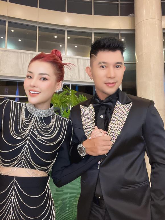 Ngân 98 và Lương Bằng Quang khiến dân tình tròn mắt khi diện đồ kín như bưng - Ảnh 3 Ngân 98 và Lương Bằng Quang khiến dân tình tròn mắt khi diện đồ kín như bưng - Ảnh 3
