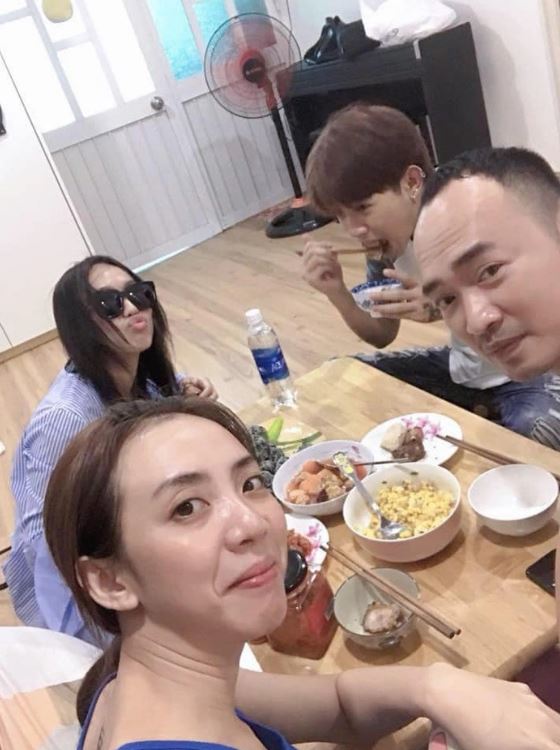 Tiến Luật là đàn anh đòi ké tiệc sinh nhật của mình trong hôn lễ của Diệu Nhi và Anh Tú. Ảnh: Facebook Tiến Luật là đàn anh đòi ké tiệc sinh nhật của mình trong hôn lễ của Diệu Nhi và Anh Tú. Ảnh: Facebook