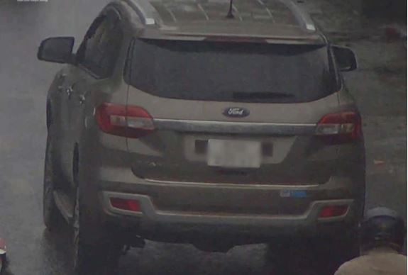 Chiếc xe mà ông L.M.Q sử dụng để chở cháu H.N.K.T cùng hũ tro cốt được cho là của cháu N.L.M.Q ra Thừa Thiên - Huế. Ảnh: VTC News