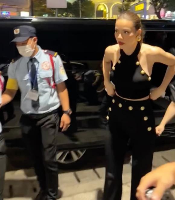 Hồ Ngọc Hà qua ống kính chụp vội của 'team qua đường', sắc vóc thật gây ngỡ ngàng  - Ảnh 2