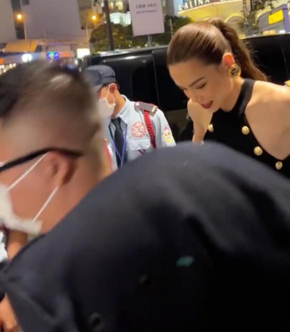 Hồ Ngọc Hà qua ống kính chụp vội của 'team qua đường', sắc vóc thật gây ngỡ ngàng  - Ảnh 3