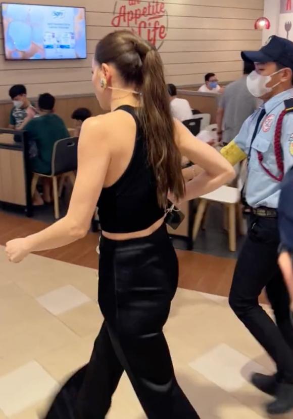 Sắc vóc thật của Hồ Ngọc Hà dưới ống kính của team qua đường. Ảnh: Internet