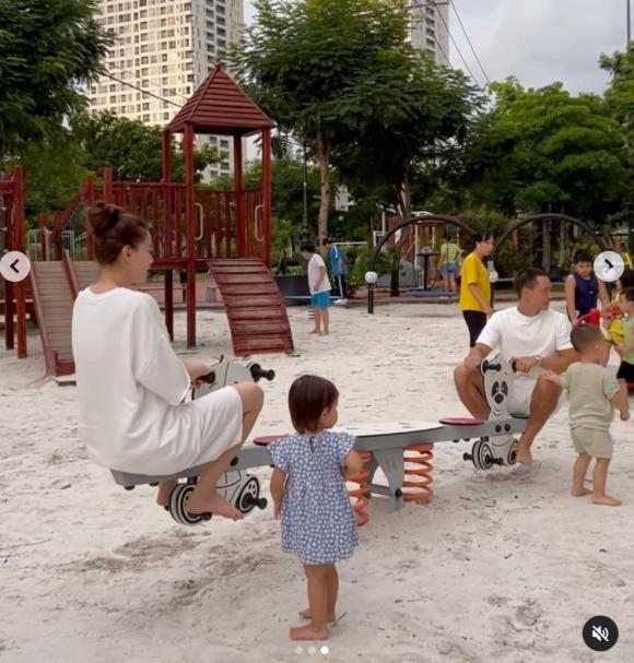 Hồ Ngọc Hà và Kim Lý không ngần ngại cùng chơi với các con của mình. Ảnh: Facebook Hồ Ngọc Hà và Kim Lý không ngần ngại cùng chơi với các con của mình. Ảnh: Facebook
