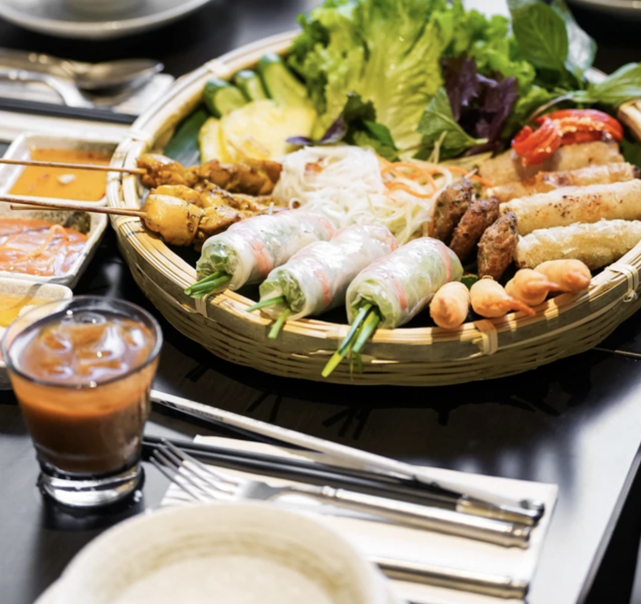 Những hình ảnh mới nhất về không gian bên trong của cửa hàng cafe của Trung Nguyên mới được mở ở Thượng Hải. Ảnh: Facebook