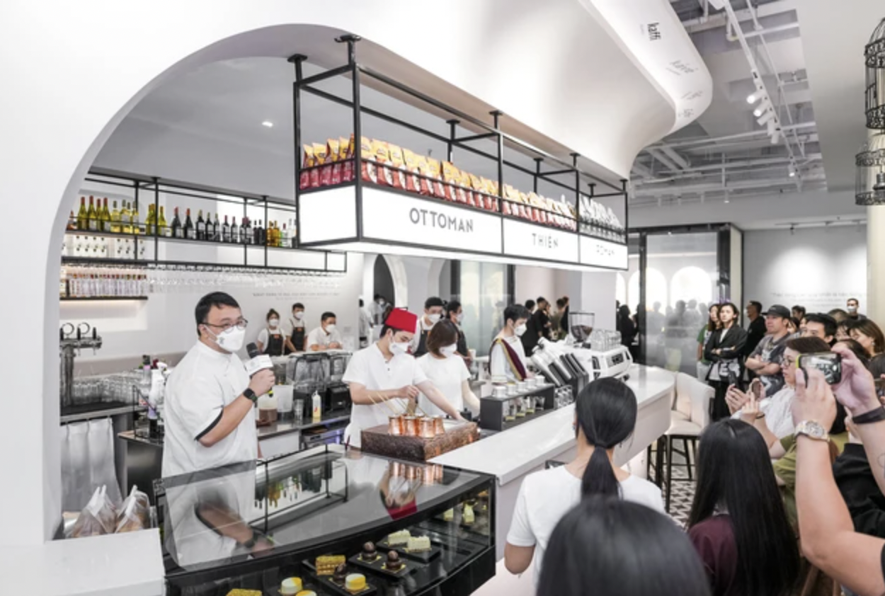 Ngay khi mở cửa, cửa hàng cafe của Trung Nguyên đã nhận được sự quan tâm rất lớn của thực khách. Ảnh: Facebook