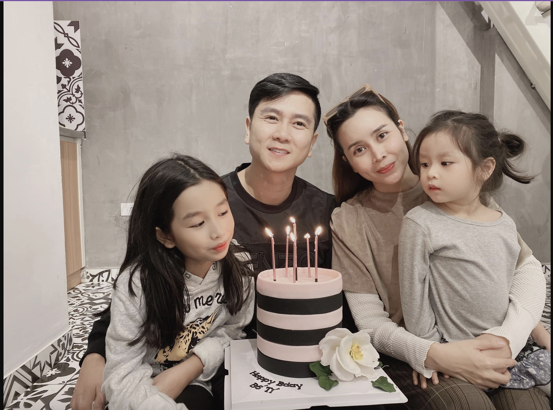 Gia đình nhỏ hạnh phúc của Lưu Hương Giang và Hồ Hoài Anh. Ảnh: Facebook