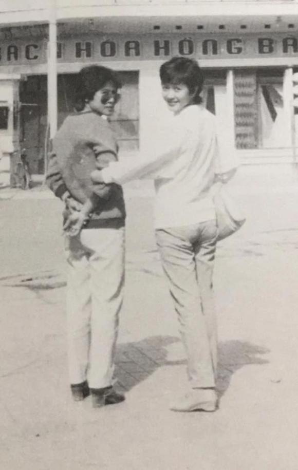 Dân tình ngỡ ngàng trước loạt ảnh hiếm thời trẻ của NS Minh Vượng - Ảnh 3