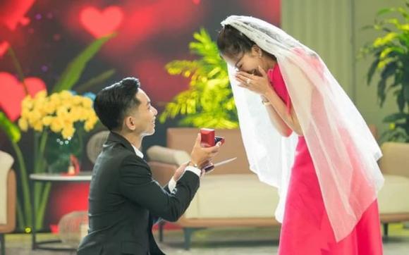 Màn cầu hôn của Phan Hiển dành cho Khánh Thi bị bạn thân 'bóc mẽ' chi tiết lạ - Ảnh 2 Màn cầu hôn của Phan Hiển dành cho Khánh Thi bị bạn thân 'bóc mẽ' chi tiết lạ - Ảnh 2