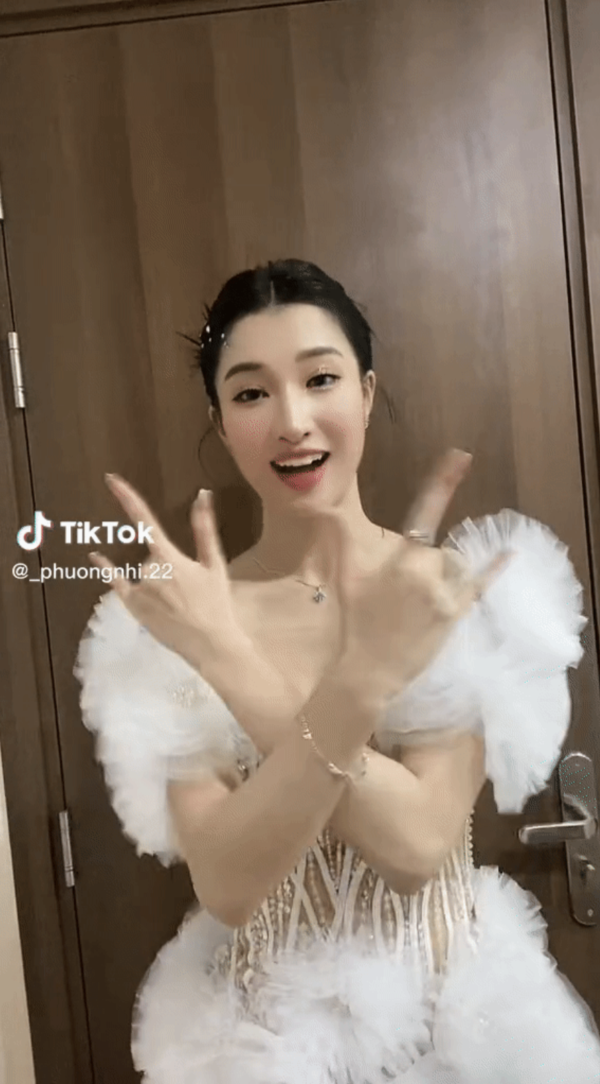 Á hậu Phương Nhi khiến dân tình 'sang chấn' khi 'đu trend' với Tiểu Vy và Thuỳ Tiên - Ảnh 1