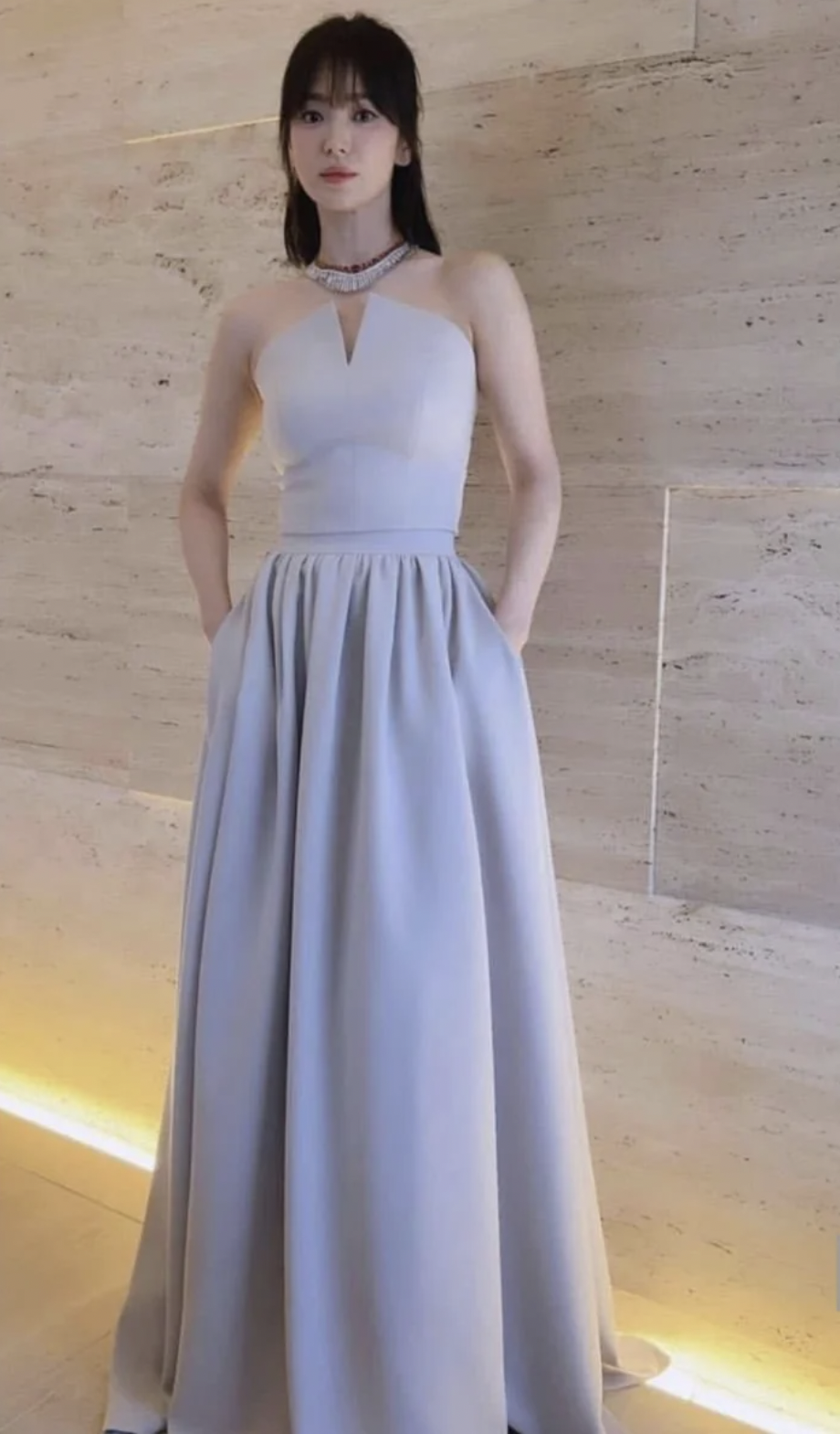 Song Hye Kyo diện vòng cổ triệu đô nhưng nhan sắc thách thức cam thường mới gây chú ý - Ảnh 1