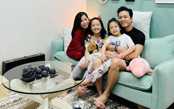 Gia đình nhỏ hạnh phúc của Hồng Đăng. Ảnh: Facebook Gia đình nhỏ hạnh phúc của Hồng Đăng. Ảnh: Facebook