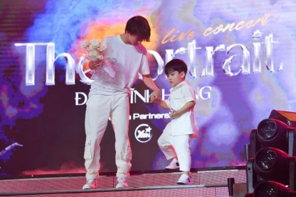 Sự xuất hiện của Polo trong tiệc sinh nhật của Đàm Vĩnh Hưng khiến nhiều người không khỏi bất ngờ. Ảnh: Internet Sự xuất hiện của Polo trong tiệc sinh nhật của Đàm Vĩnh Hưng khiến nhiều người không khỏi bất ngờ. Ảnh: Internet