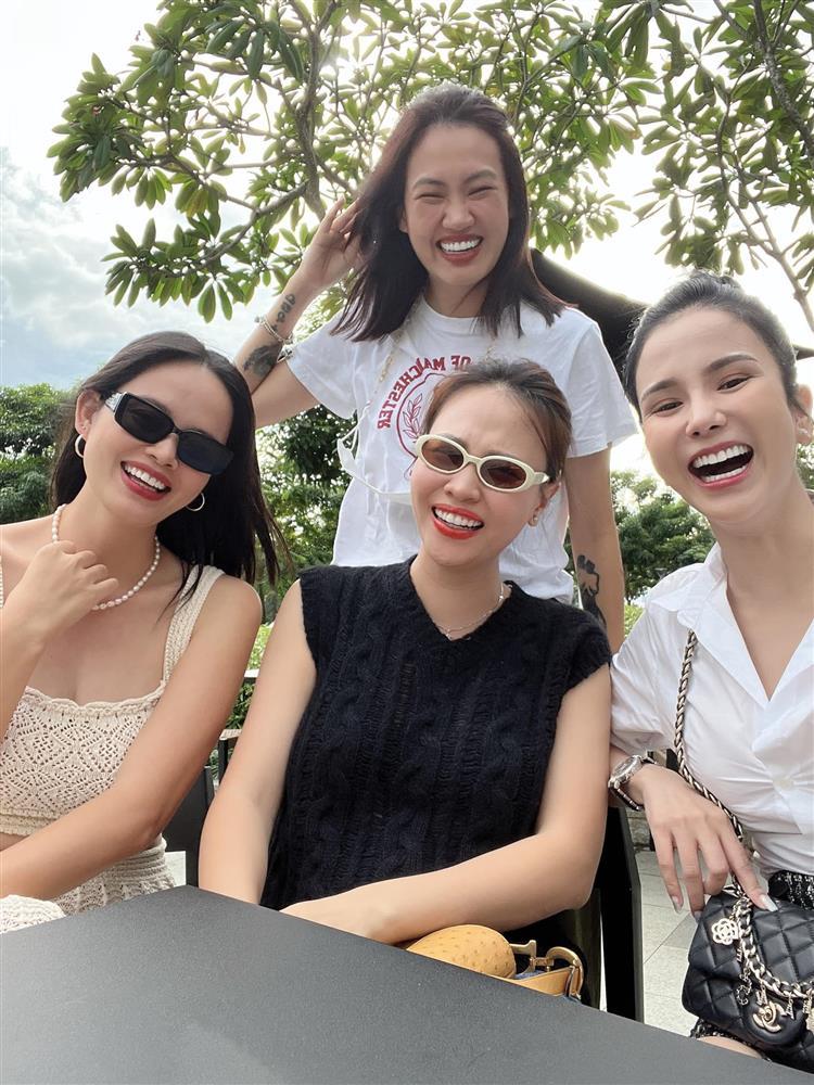 Những khoảnh khắc nhí nhố của 'hội chị em bạn dì'. Ảnh: Facebook Những khoảnh khắc nhí nhố của 'hội chị em bạn dì'. Ảnh: Facebook