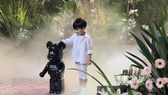 Những hình ảnh về con trai của Đàm Vĩnh Hưng trong tiệc sinh nhật mới đây gây chú ý. Ảnh: Facebook