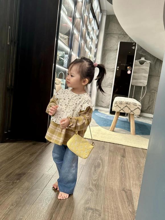 Dù là cựu mẫu Đàm Thu Trang vẫn nhận thua trước ái nữ chỉ vì điều này - Ảnh 5 Dù là cựu mẫu Đàm Thu Trang vẫn nhận thua trước ái nữ chỉ vì điều này - Ảnh 5