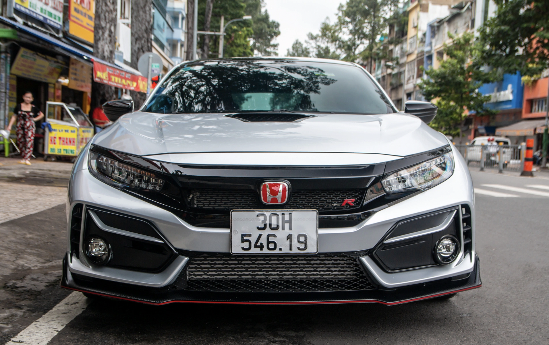 Mục sở thị chiếc Honda Civic Type R độc nhất Việt Nam của 'vua cafe' Đặng Lê Nguyên Vũ  - Ảnh 2