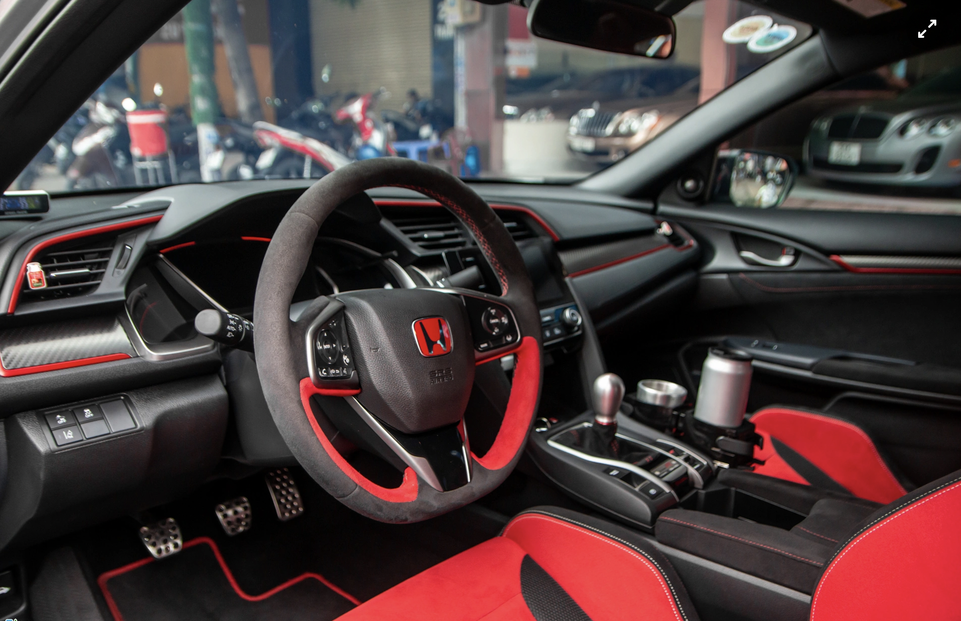 Mục sở thị chiếc Honda Civic Type R độc nhất Việt Nam của 'vua cafe' Đặng Lê Nguyên Vũ  - Ảnh 3