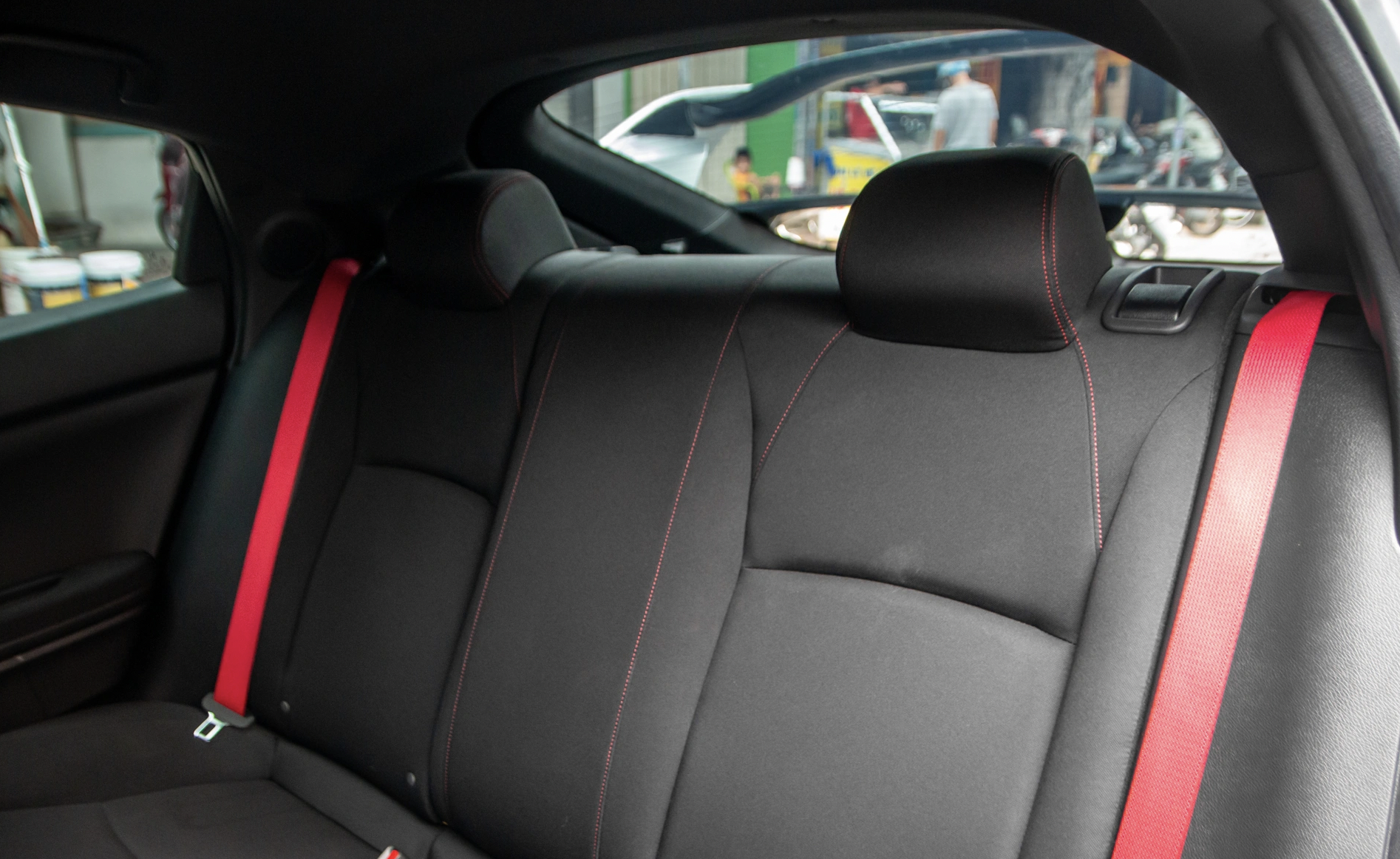 Mục sở thị chiếc Honda Civic Type R độc nhất Việt Nam của 'vua cafe' Đặng Lê Nguyên Vũ  - Ảnh 4