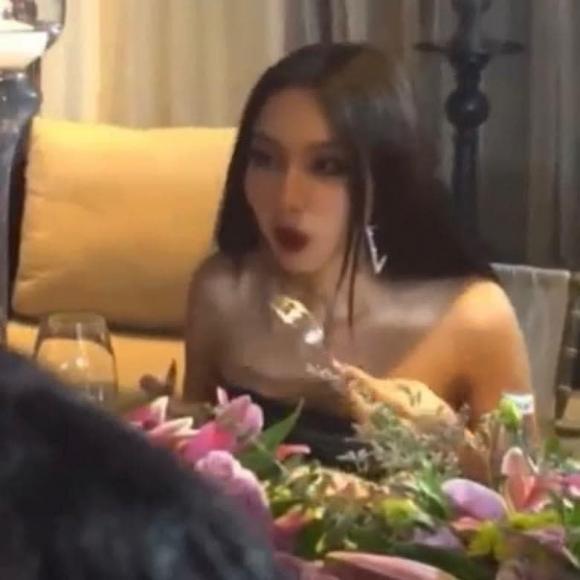 Dân tình không khỏi thích thú với đoạn clip ghi lại cảnh Thuỳ Tiên rất chăm chú vào việc ăn uống. Ảnh: Internet Dân tình không khỏi thích thú với đoạn clip ghi lại cảnh Thuỳ Tiên rất chăm chú vào việc ăn uống. Ảnh: Internet