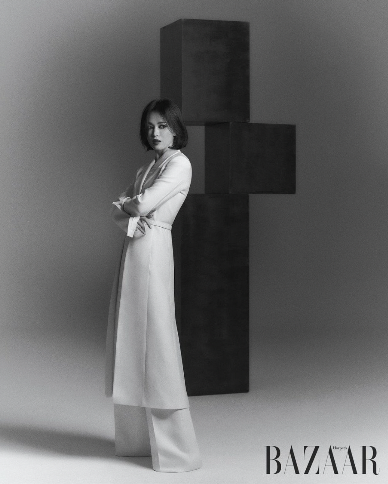 Trong năm vừa qua, Song Hye Kyo gây ấn tượng mạnh với những hình ảnh đầy khác lạ trên những trang bìa tạp chí. Ảnh: Internet