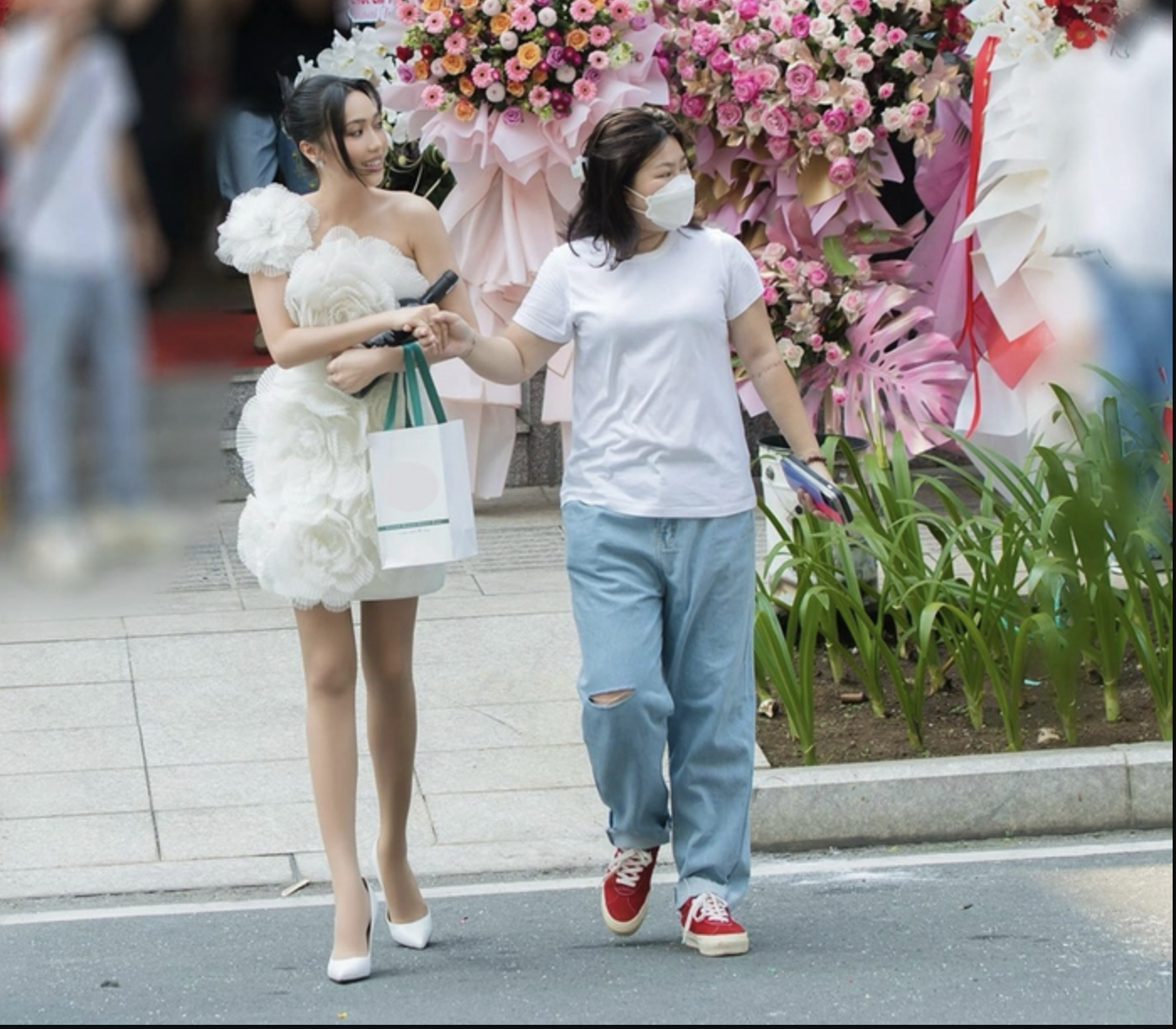 Không chỉ là chị gái, Diệu Nguyên còn là quản lý của Diệu Nhi. Ảnh: Internet